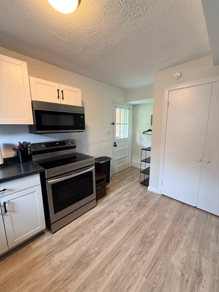 1621 Brandon Ave Sw #A - Photo 3 of 17