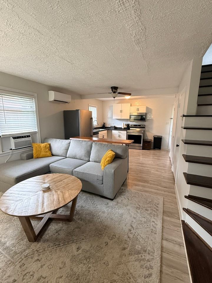 1621 Brandon Ave Sw #A - Photo 4 of 17