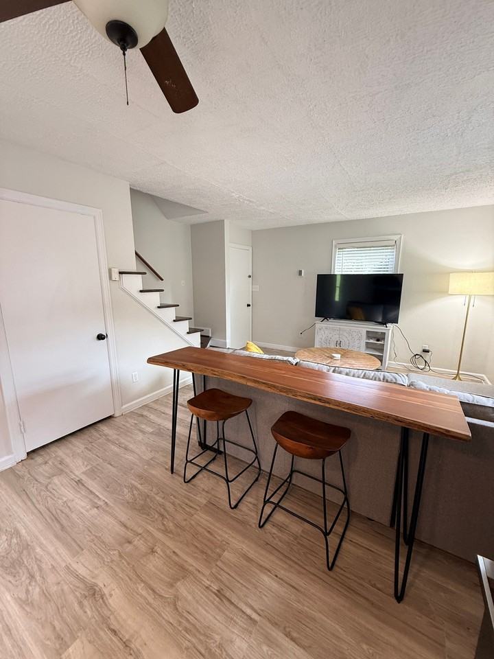 1621 Brandon Ave Sw #A - Photo 5 of 17