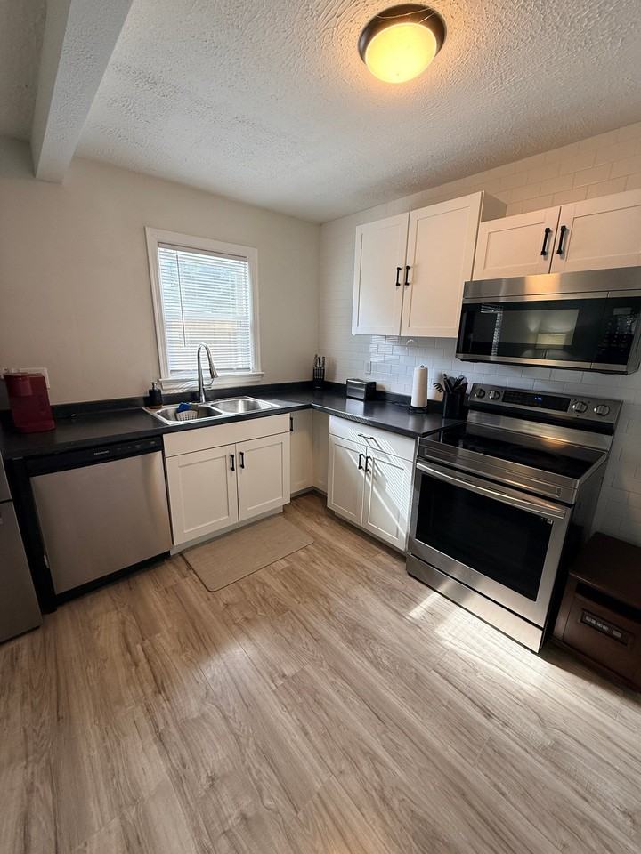1621 Brandon Ave Sw #A - Photo 6 of 17