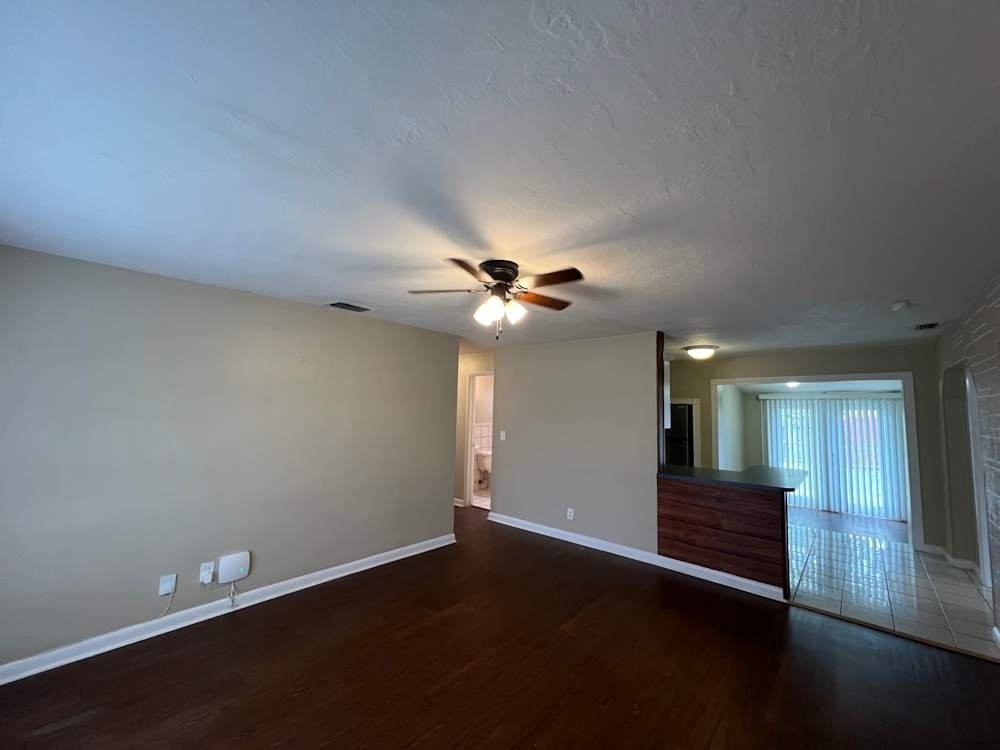 3702 Sw 58th Ter - Photo 3 of 10