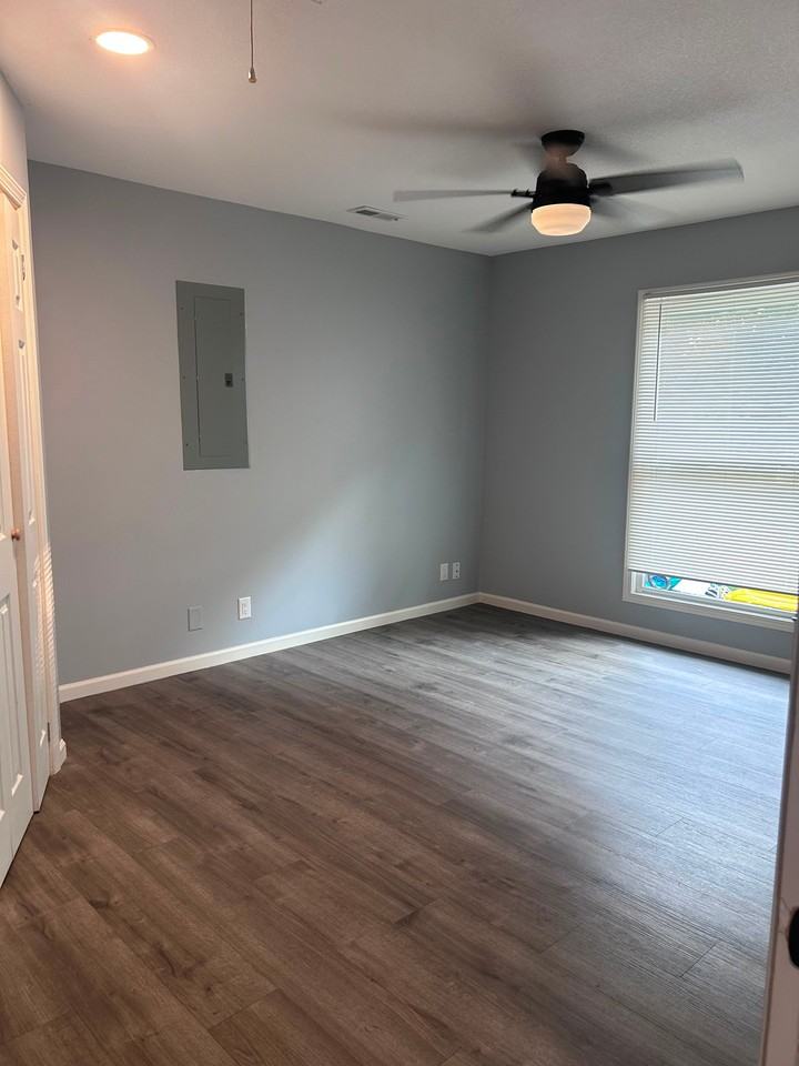 11605 W 68th St - Photo 3 of 18