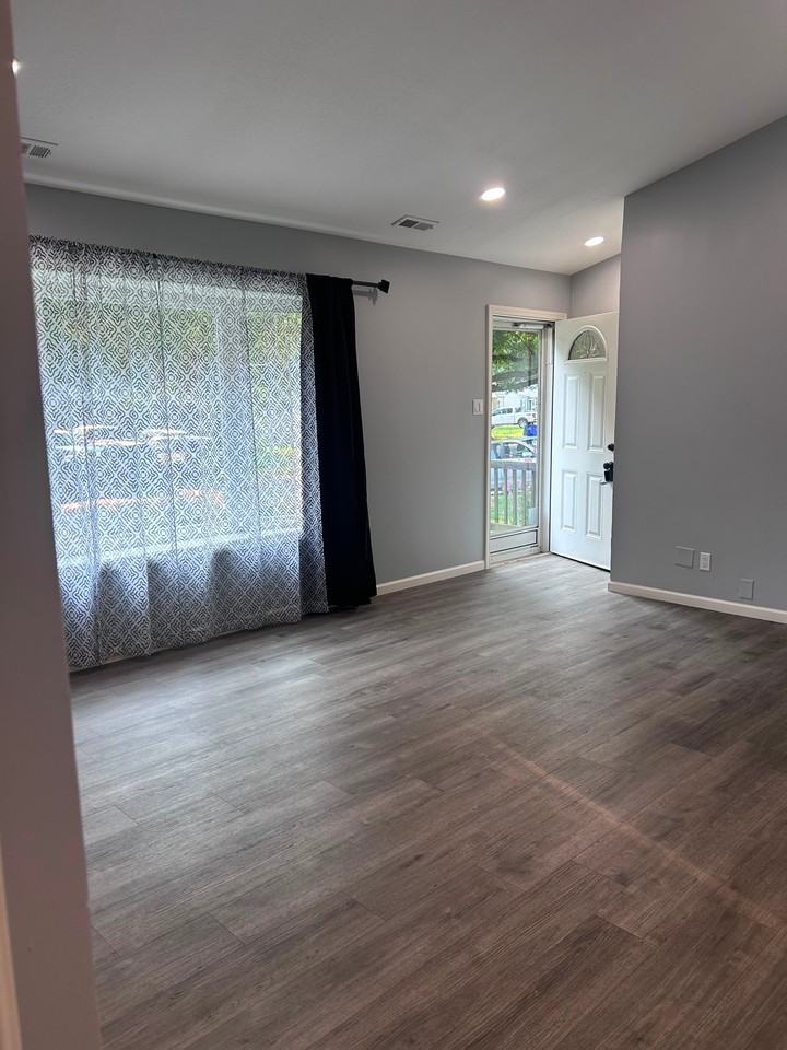 11605 W 68th St - Photo 4 of 18