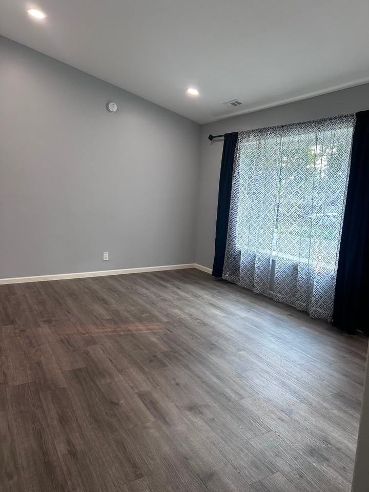 11605 W 68th St - Photo 6 of 18