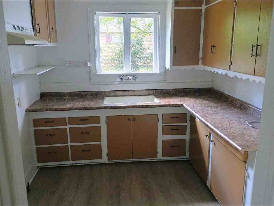 830 Brookside Dr - Photo 2 of 6