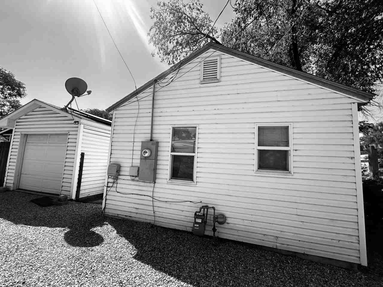 618 N 2nd St - Photo 2 of 4