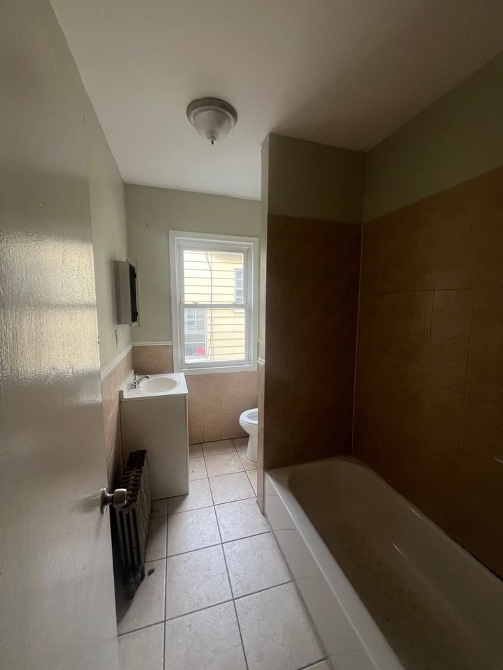 231 Alexander St #2 - Photo 5 of 10