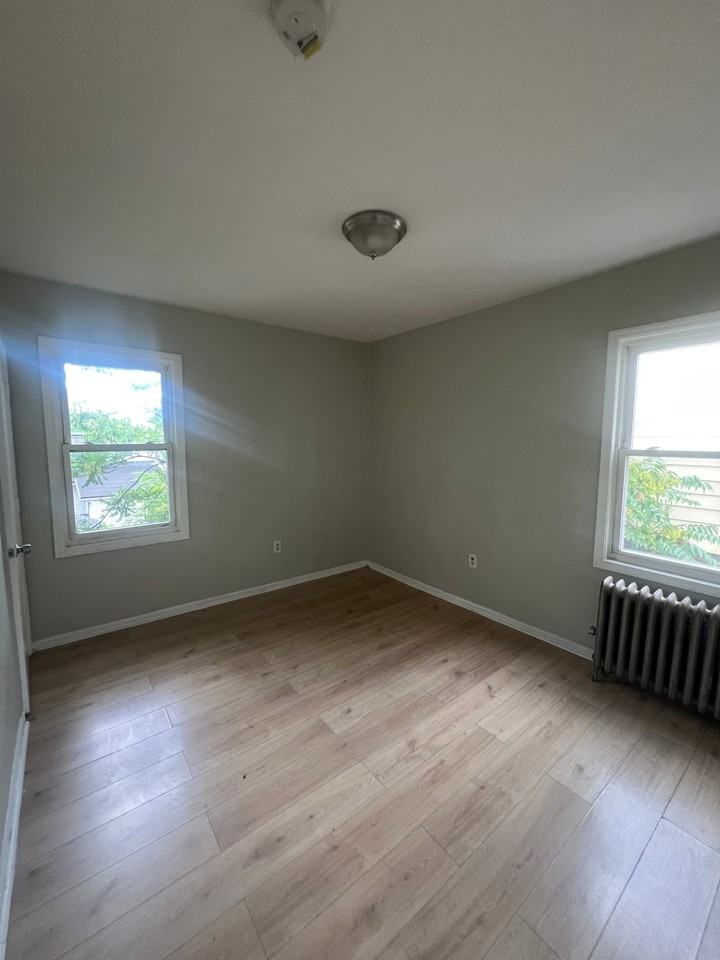 231 Alexander St #2 - Photo 6 of 10