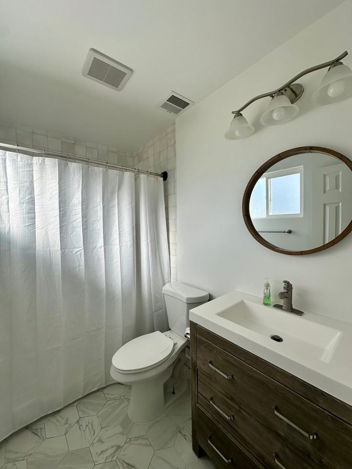 1020 S Lola Ln - Photo 2 of 9