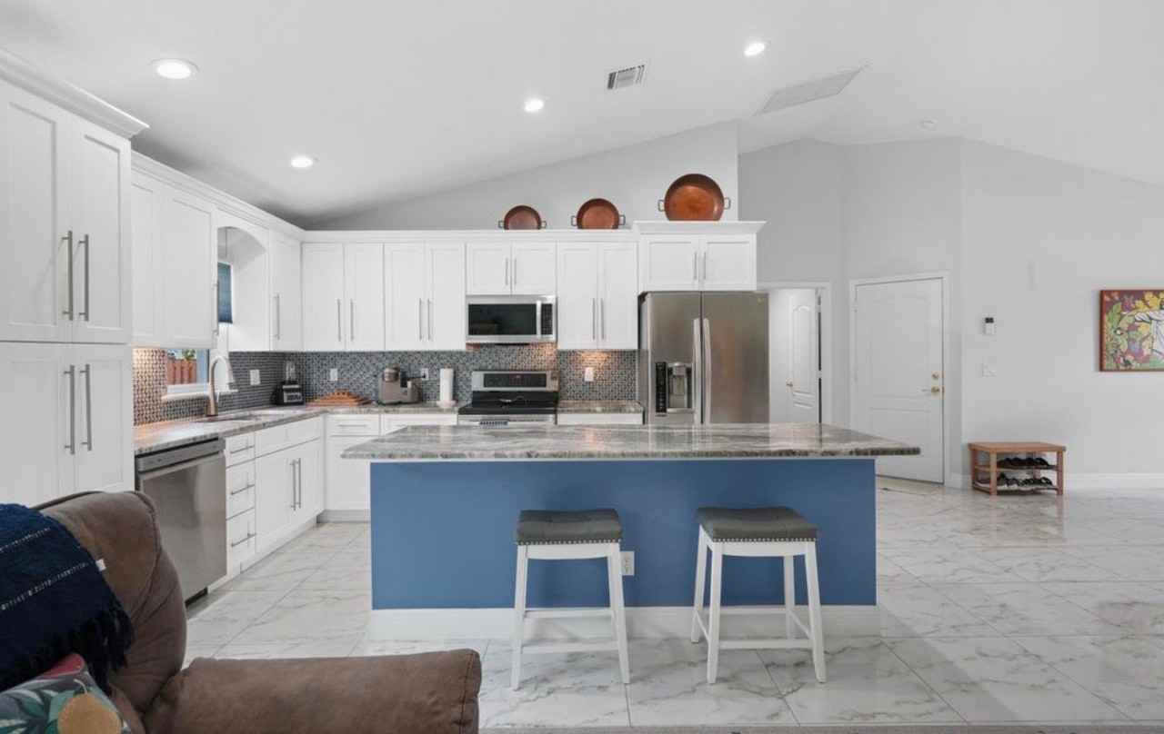 685 Sw Homeland Rd - Photo 2 of 4