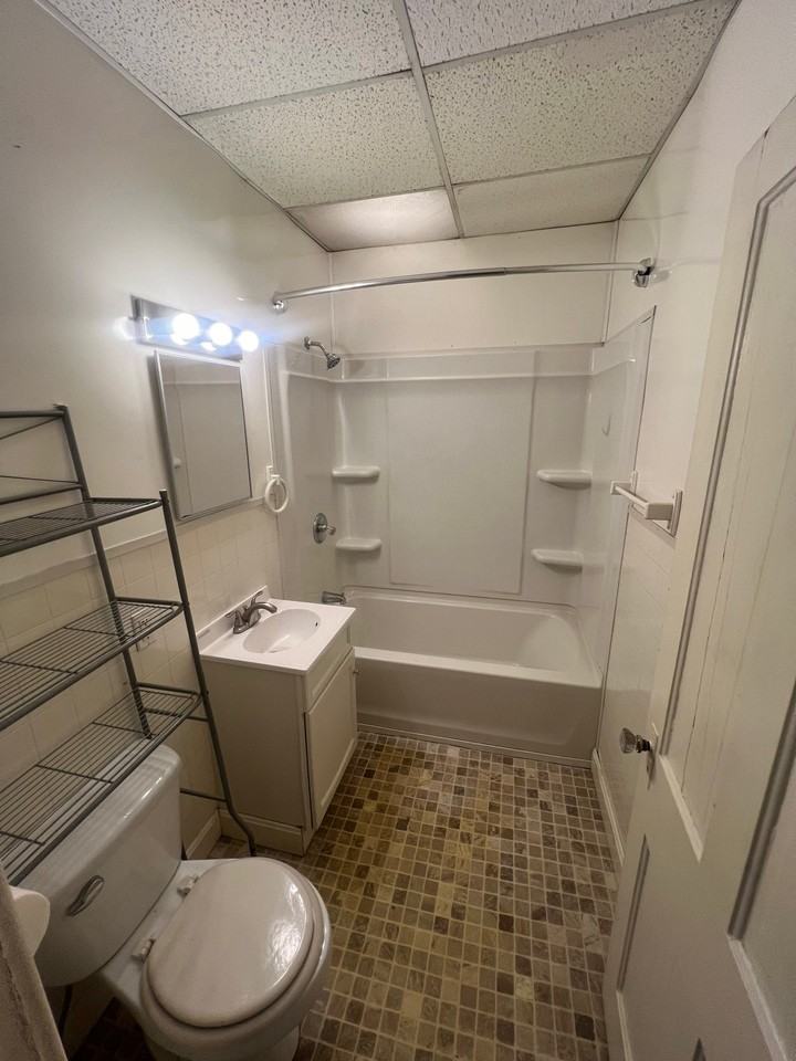 1316 1/2 Center St - Photo 3 of 7
