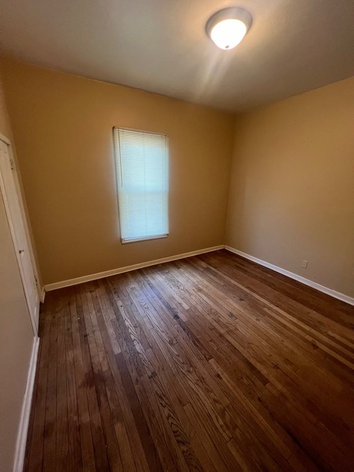 1316 1/2 Center St - Photo 5 of 7
