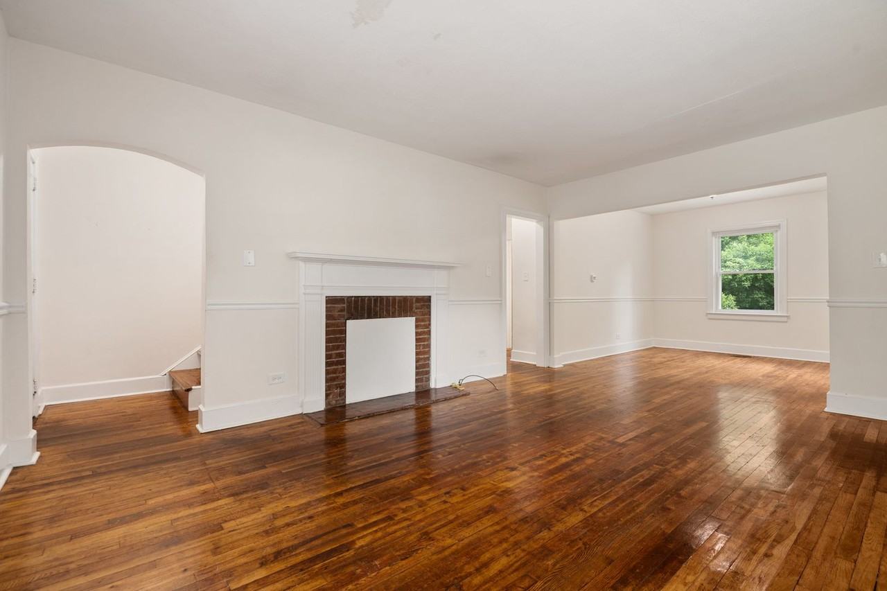 2816 Broad St - Photo 4 of 21
