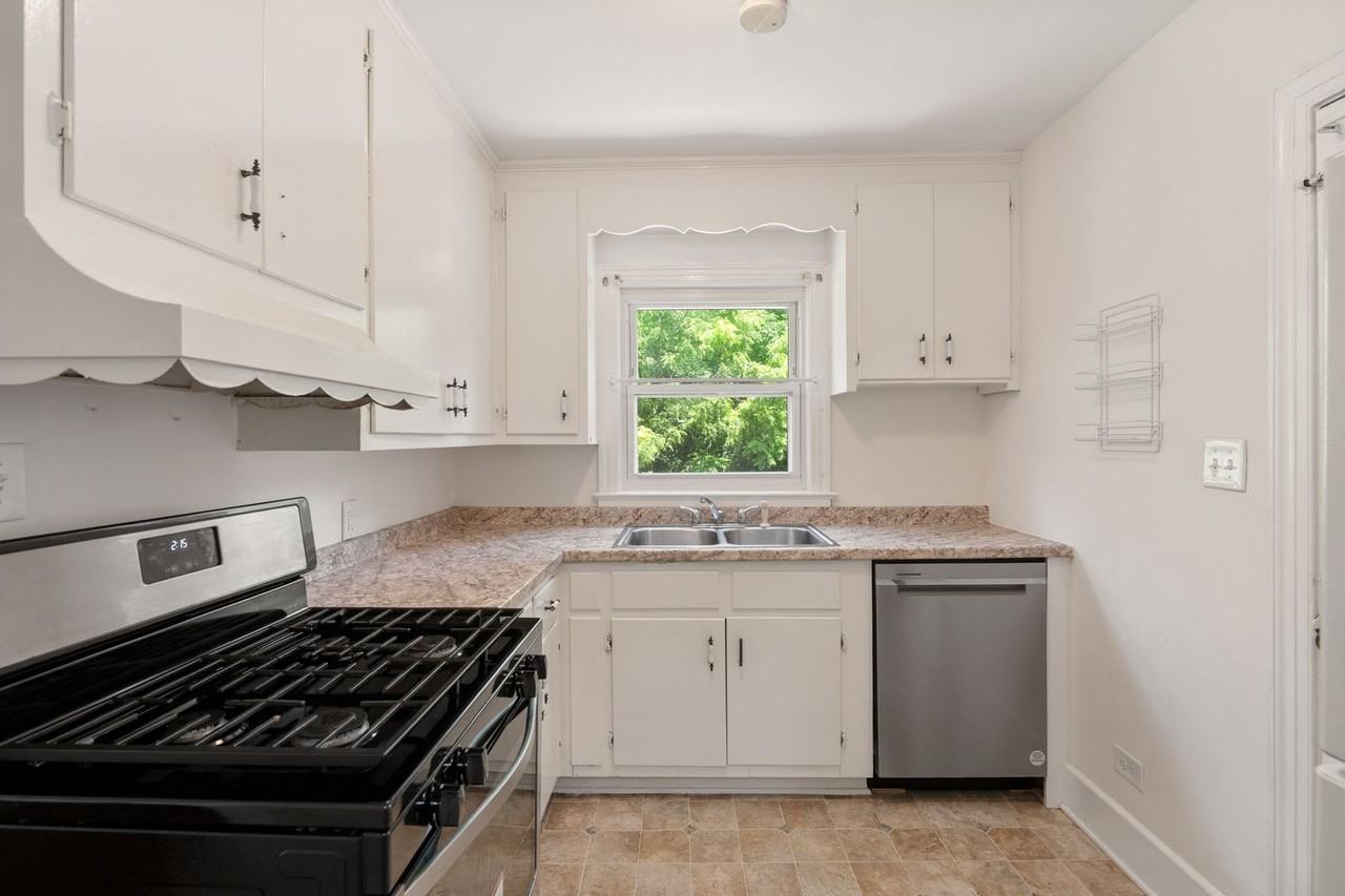 2816 Broad St - Photo 6 of 21