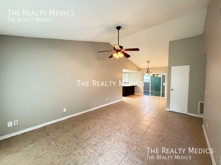 1663 Palm Leaf Dr - Photo 4 of 25