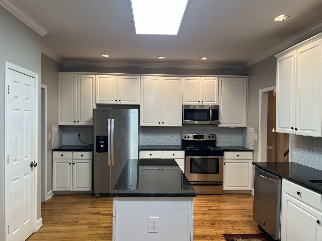 601 Southdale Cir #NA - Photo 4 of 35