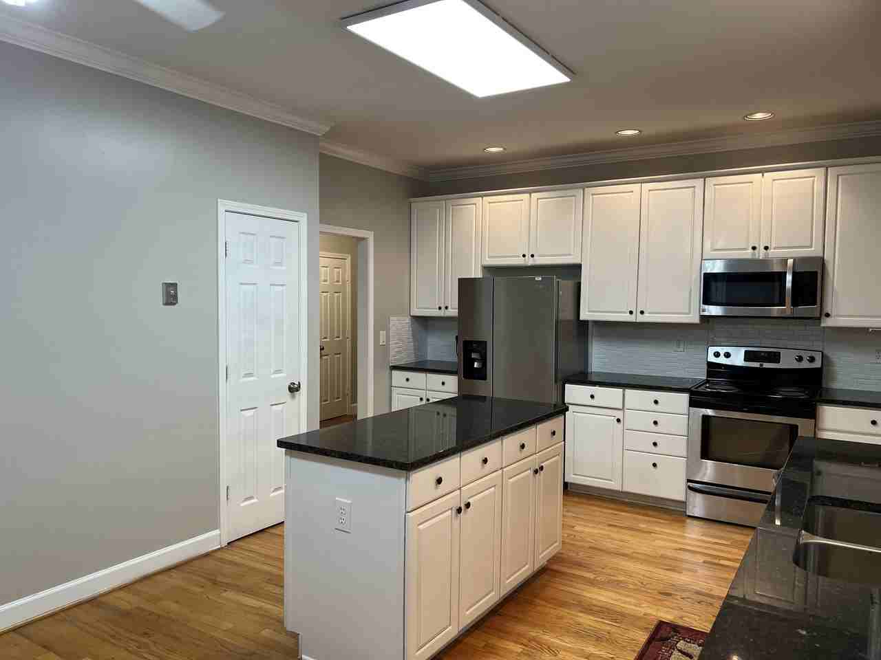 601 Southdale Cir #NA - Photo 5 of 35