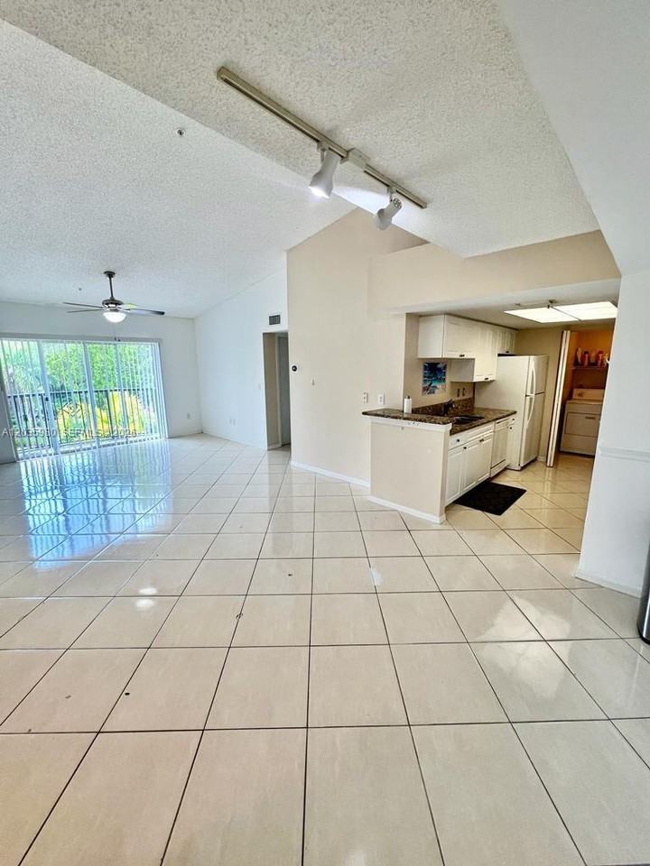 400 Crestwood Ct N #407 - Photo 2 of 20