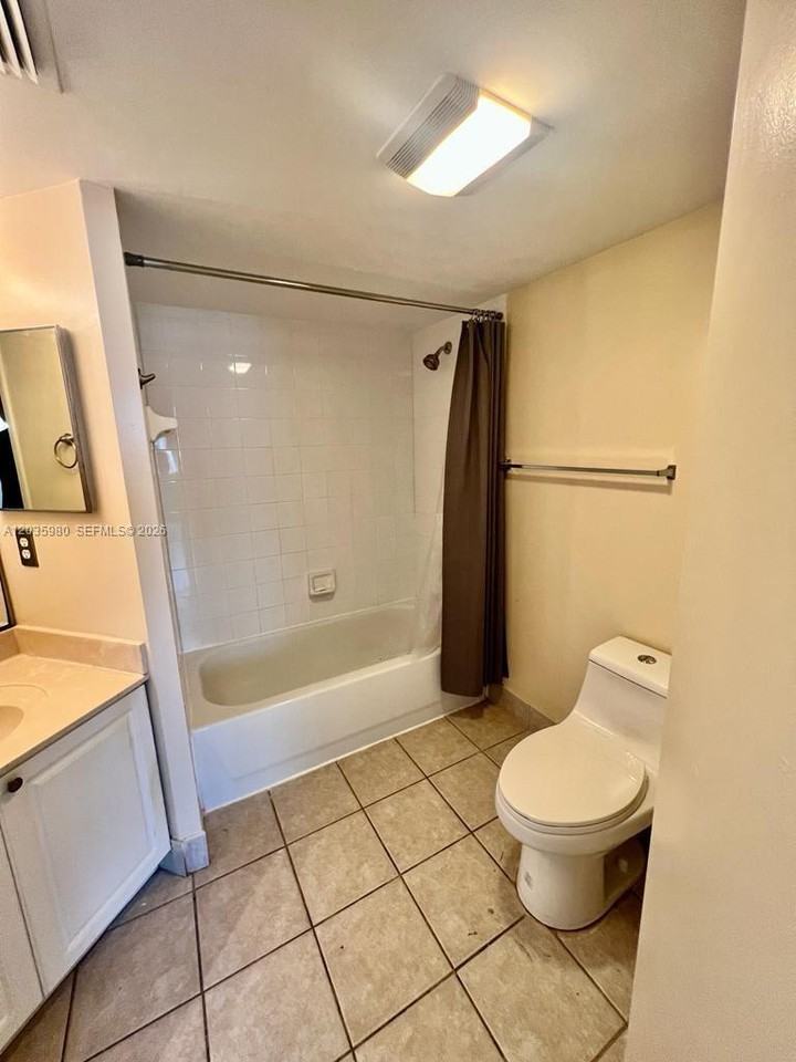 400 Crestwood Ct N #407 - Photo 4 of 20