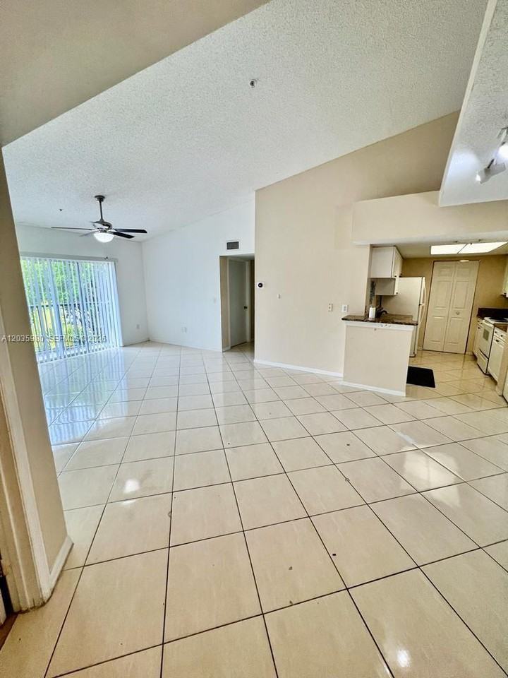 400 Crestwood Ct N #407 - Photo 5 of 20
