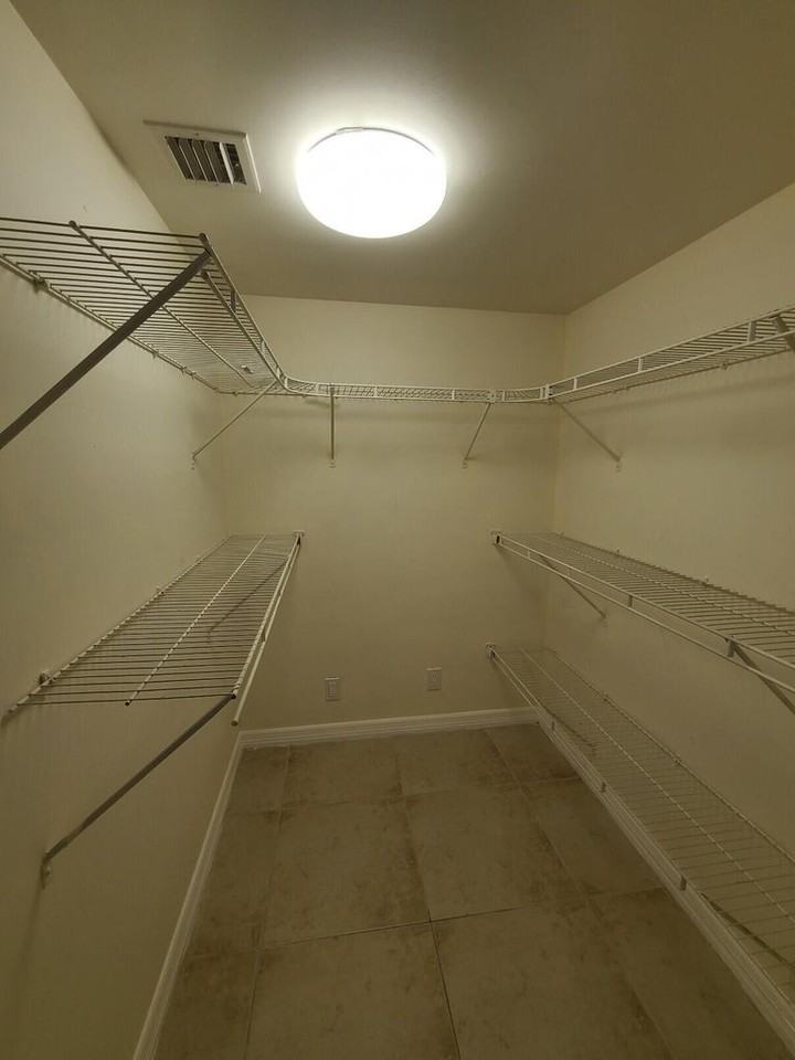 1547 Lake Crystal Dr #A - Photo 5 of 15