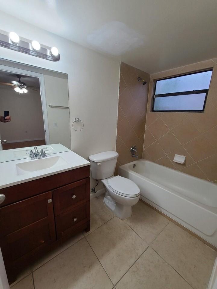 1547 Lake Crystal Dr #A - Photo 7 of 15