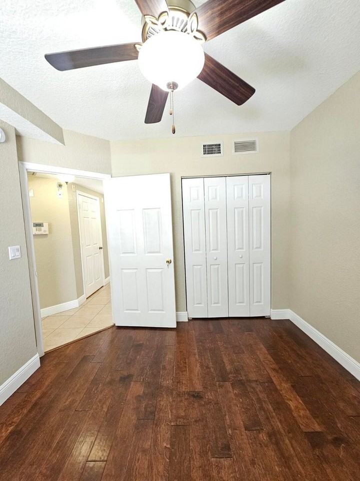 1049 Golden Lakes Blvd #115 - Photo 5 of 18