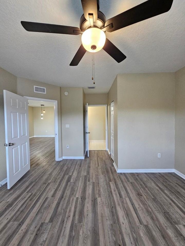 1063 Golden Lakes Blvd #322 - Photo 5 of 20