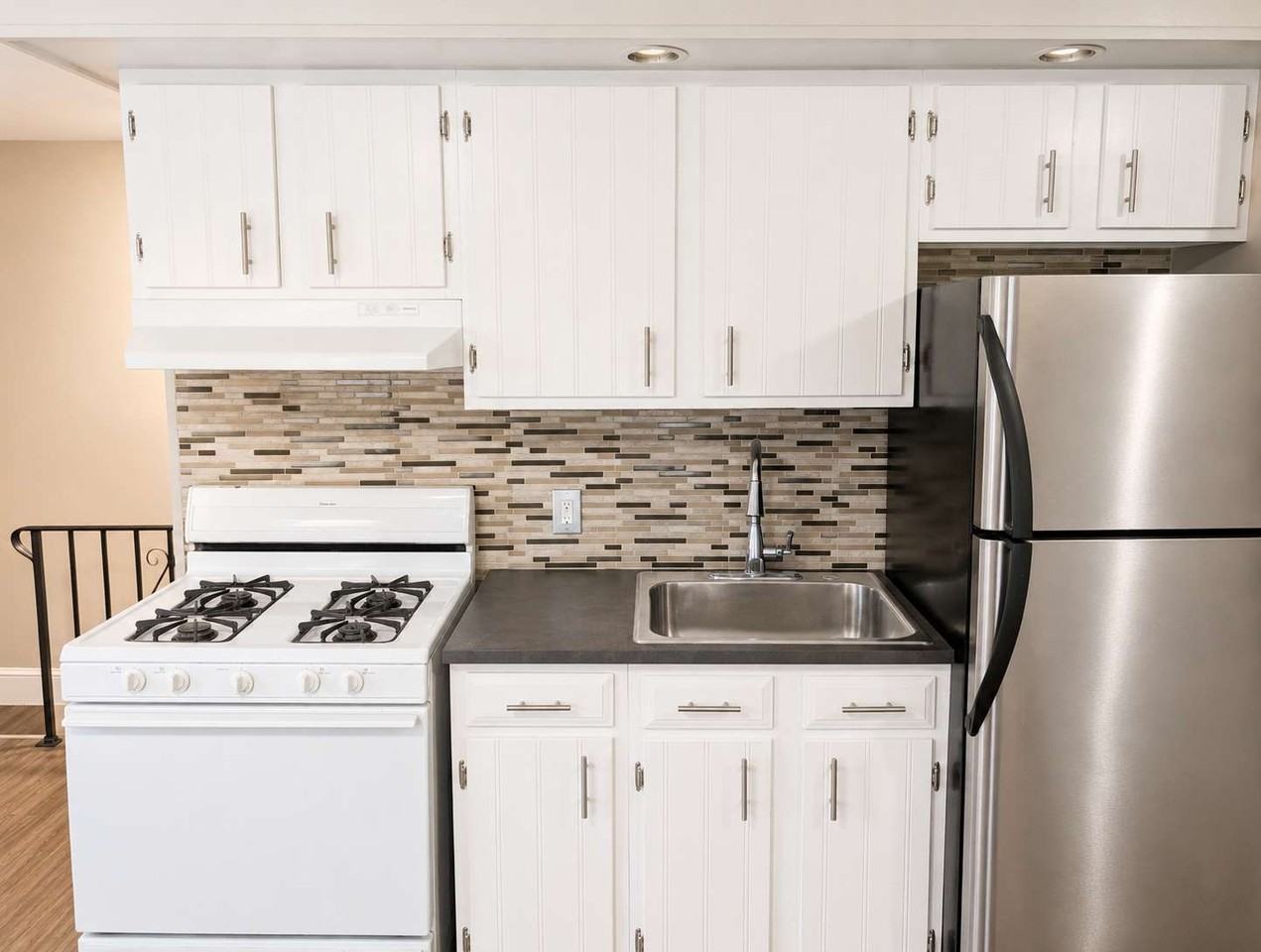 410 Monmouth St #C - Photo 2 of 5