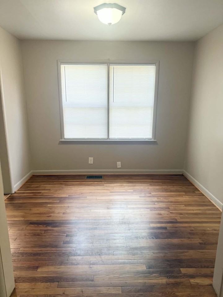 937 Center Way Sw #NA - Photo 4 of 13
