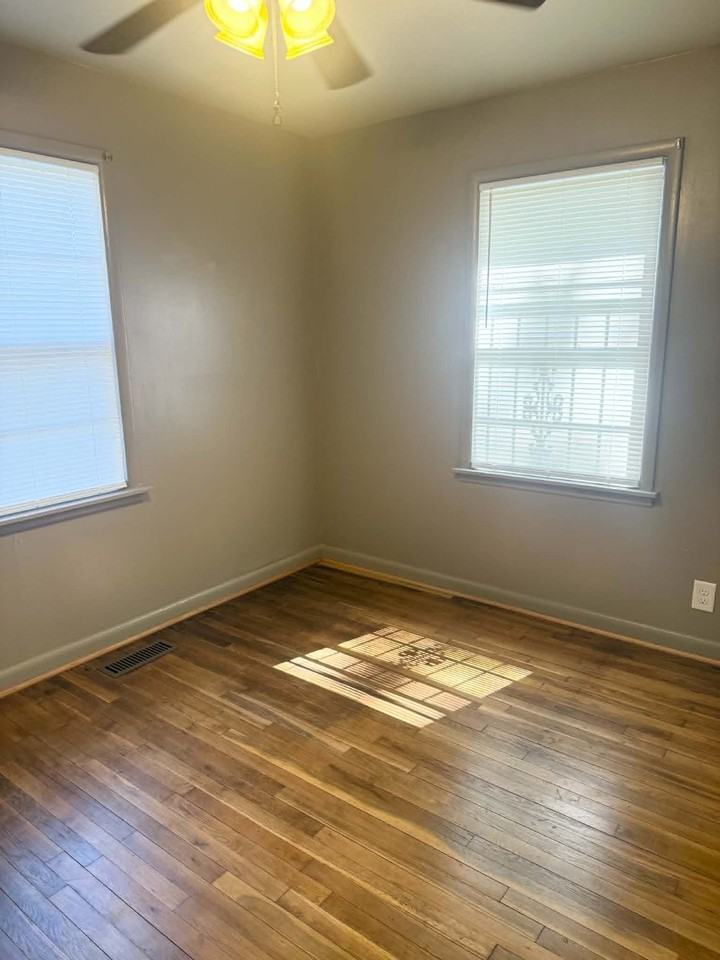 937 Center Way Sw #NA - Photo 7 of 13
