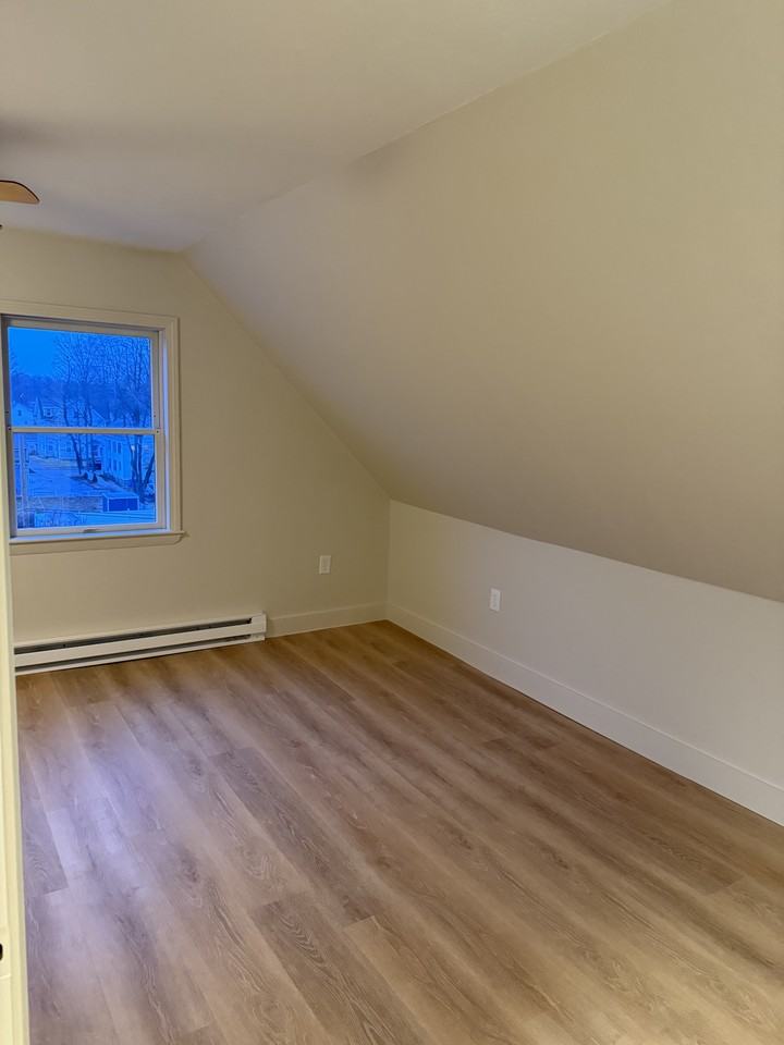 Pine St #5 - Photo 4 of 10