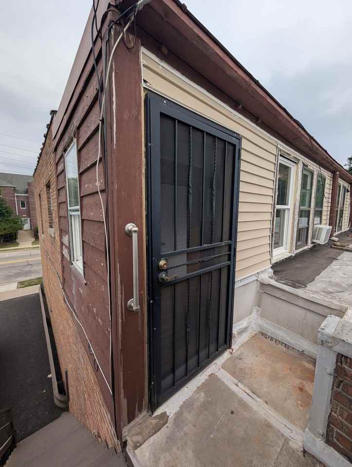 4444 Lawndale Ave #B - Photo 2 of 15