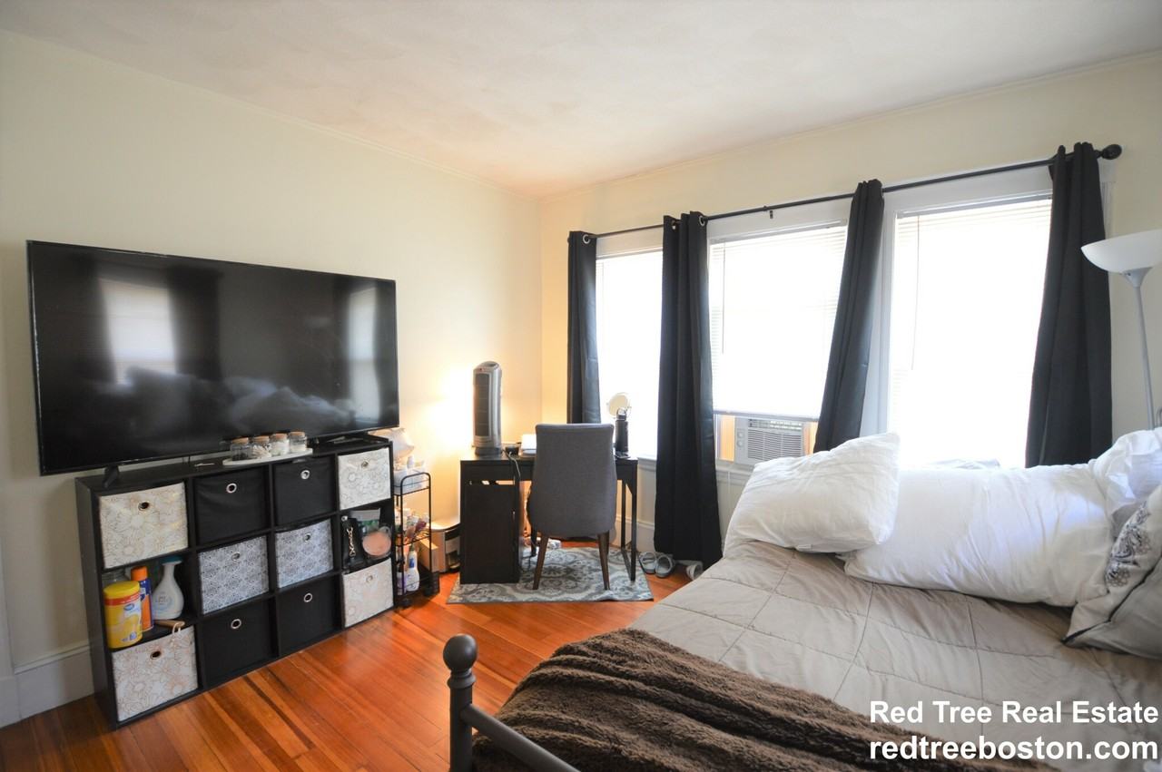 18 Hunnewell Ave #2 - Photo 6 of 15