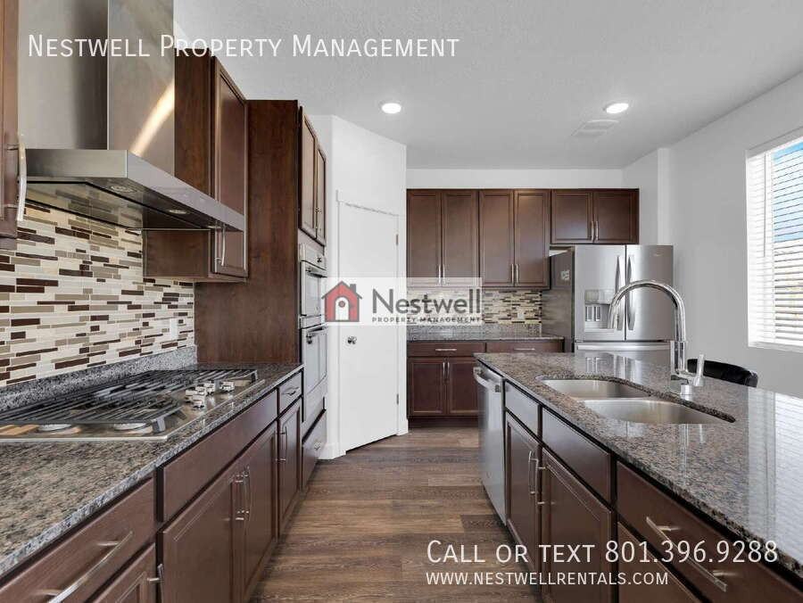 563 E Alma Mater Ave - Photo 6 of 28