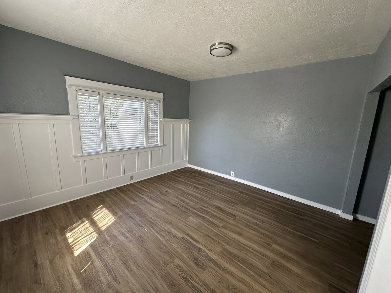 211 W Harris St #B - Photo 2 of 5