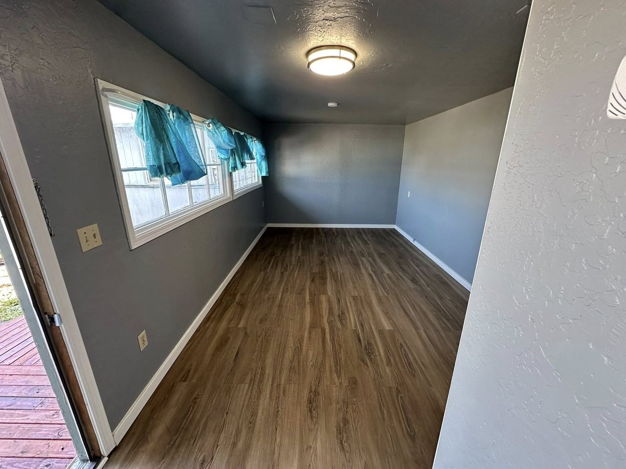211 W Harris St #B - Photo 3 of 5