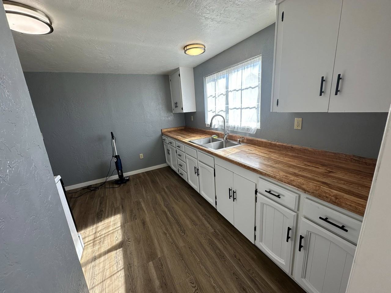 211 W Harris St #B - Photo 5 of 5