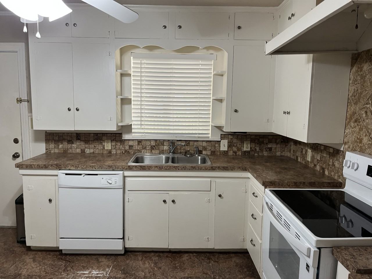 117 E 12th St #NA - Photo 4 of 19