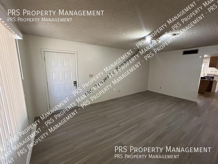 5309 S River Dr - Photo 5 of 23