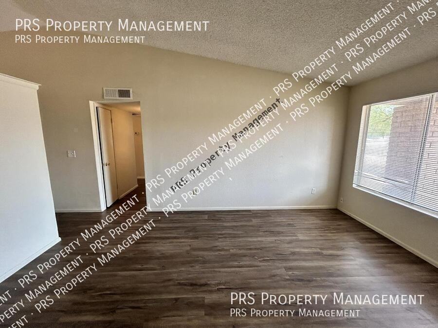 3226 N Sycamore Pl - Photo 7 of 41