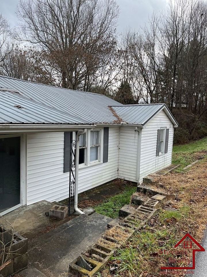 114 Knowles St - Photo 2 of 19