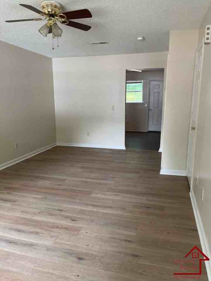 181 East Ave #2 - Photo 3 of 12