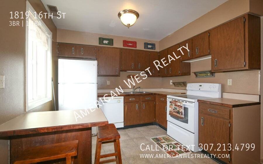 1819 16th St - Photo 4 of 10