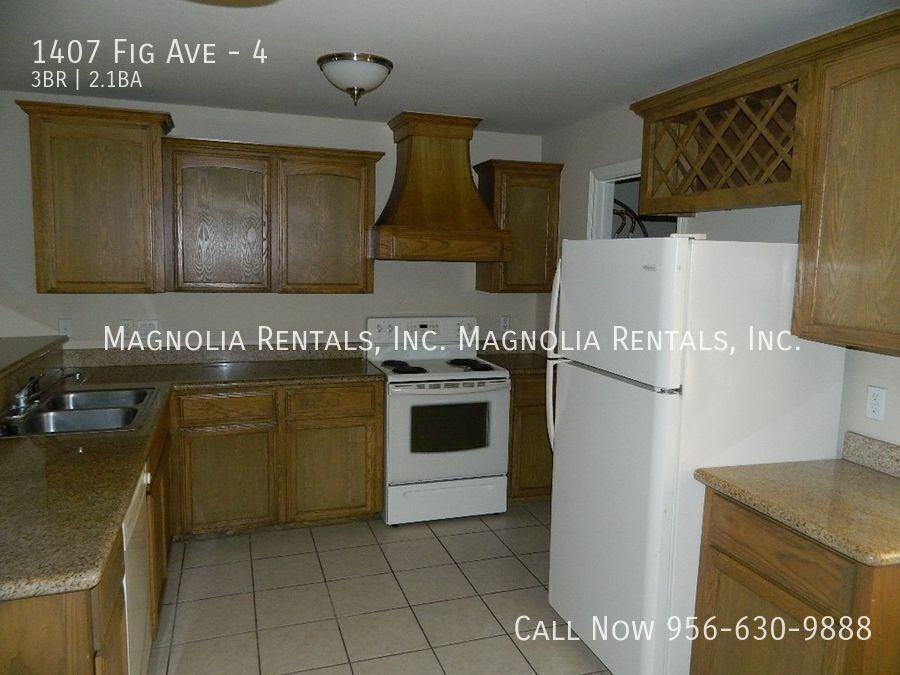 1407 W Fig Ave #4 - Photo 4 of 21