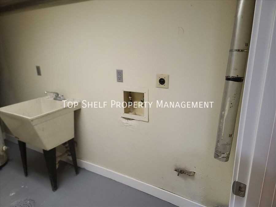 1322 Williams St - Photo 3 of 12