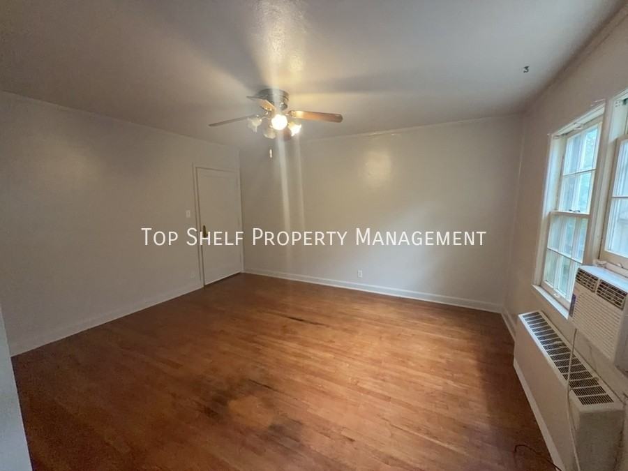 2303 E 9th St #4 - Photo 2 of 7