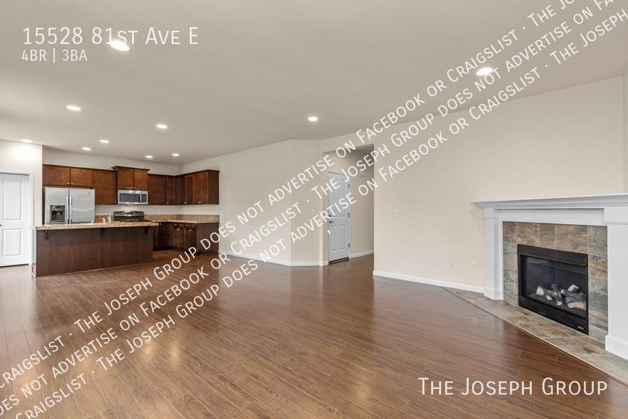 15528 81st Ave E - Photo 4 of 40