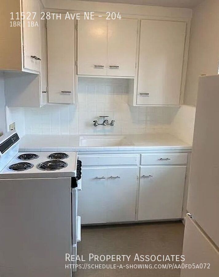 11527 28th Ave Ne #204 - Photo 4 of 7