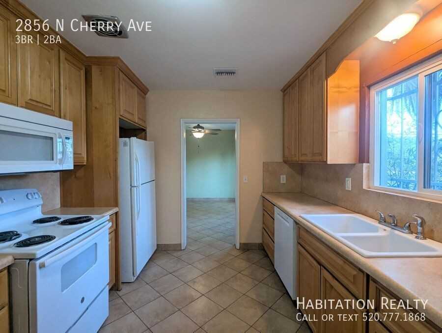 2856 N Cherry Ave - Photo 3 of 23